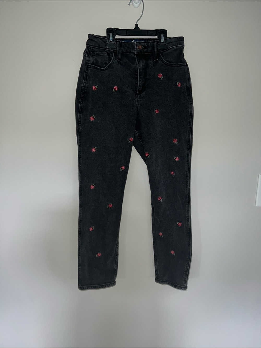 Black with Stitched Roses Hollister Curvy High Rise Mom Jean 0R W24 L27